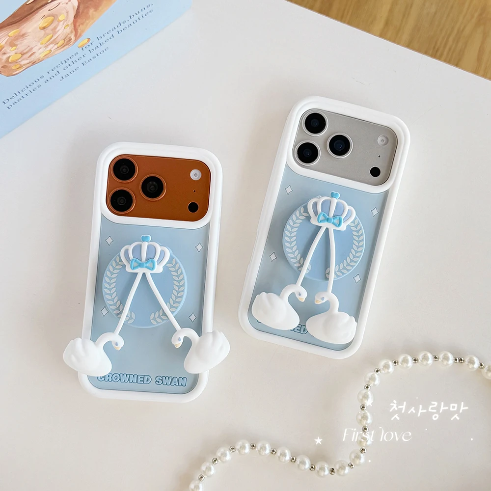 Niedliche 3D-Kronen-Handyhülle aus weichem Silikon für iPhone 17 16 15 14 13 12 Pro Max mit Ständer und Schwan-Anhänger – Detail 3