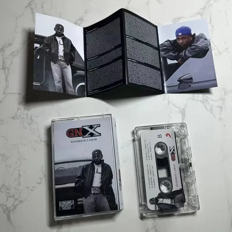 เทปคาสเซ็ตเพลง Greatest Hits ของเคนดริก ลามาร์ GNX สำหรับคอสเพลย์ เครื่องเล่นวอล์คแมน เครื่องบันทึกเสียงในรถยนต์ เพลงประกอบภาพยนตร์ งานปาร์ตี้