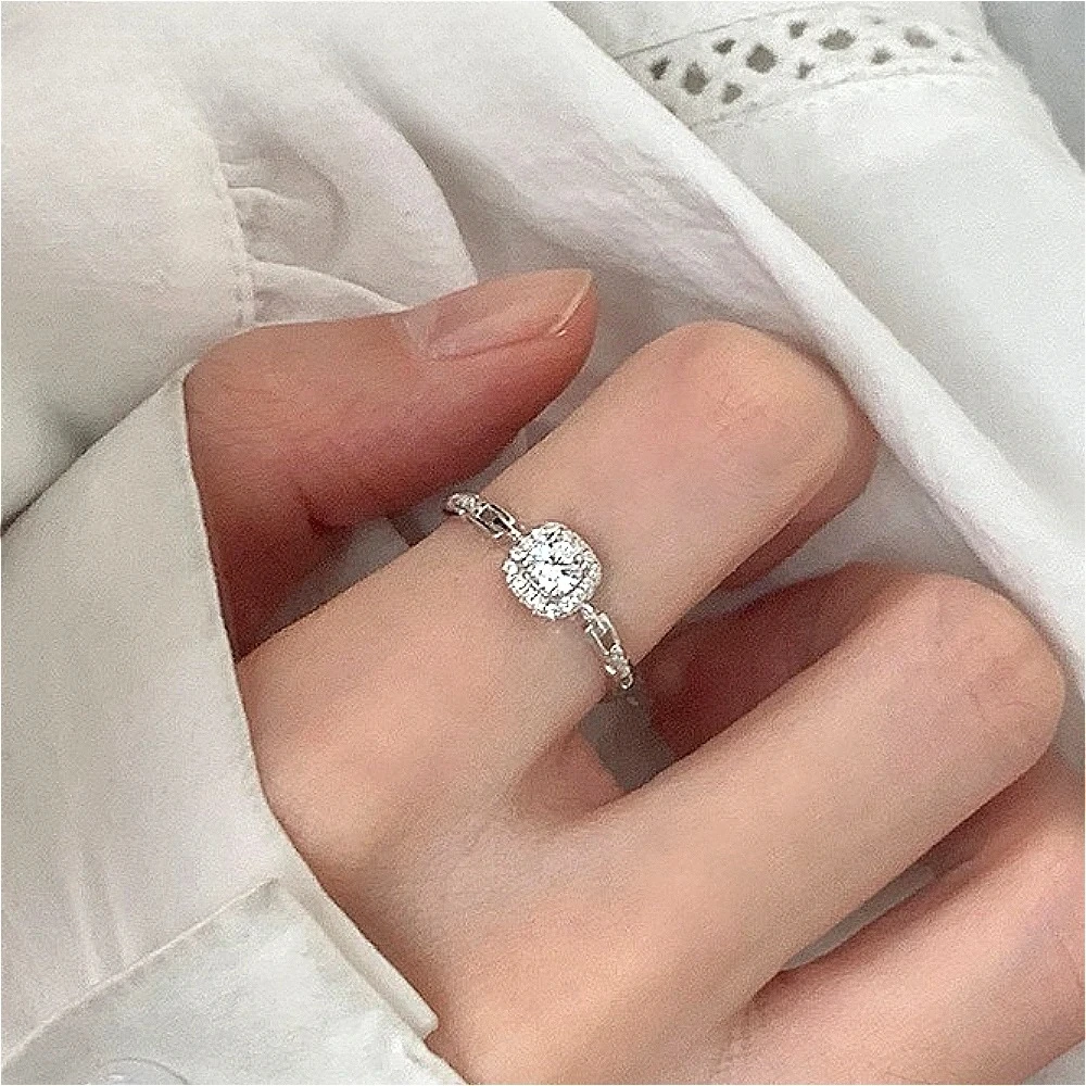 925 Pure Silver Zirconia Square Diamond Ring - Elegant and Simple, Fashionable Wedding Ring for Women, Bursting with Charm