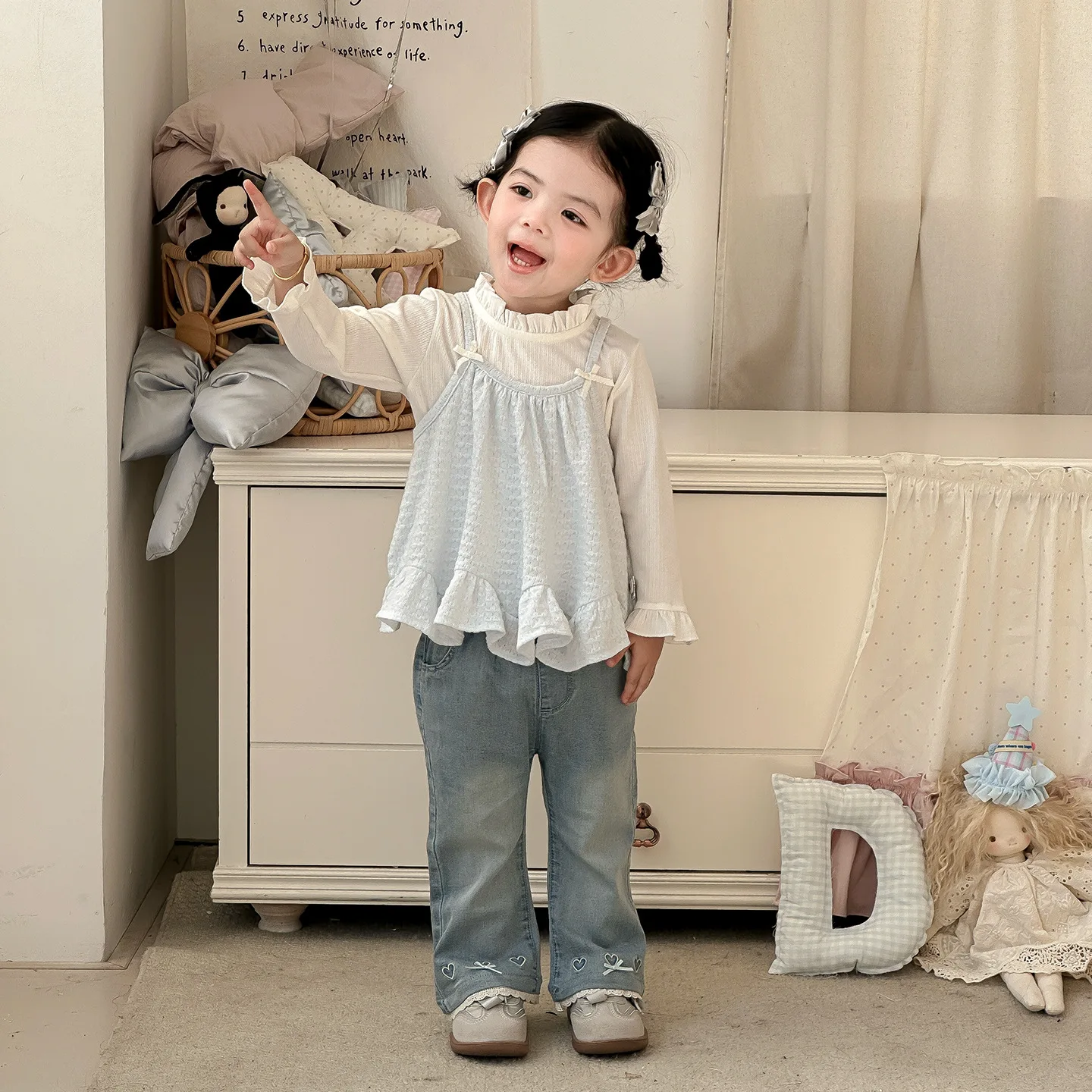 Spring New Baby Sweet Set Female Treasure Suspender Blouse Bottoming Shirt Denim Bell Pants Three-piece Set