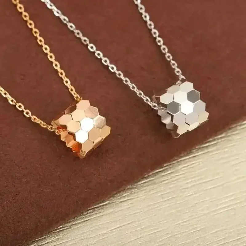

Hot sale 925 sterling silver honeycomb round pendant necklace women's fashion versatile brand luxury jewelry