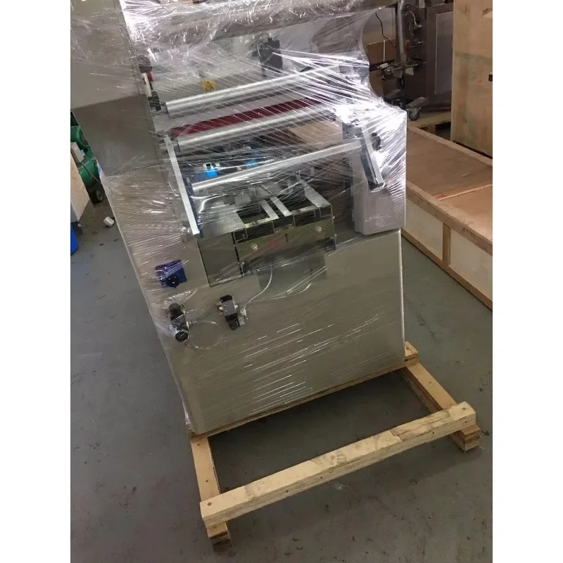 Professional Candy Packaging Pillow Type Packing Tea Three-servo Drives Multi-functional Chocolate bar Pillow Packaging Machine