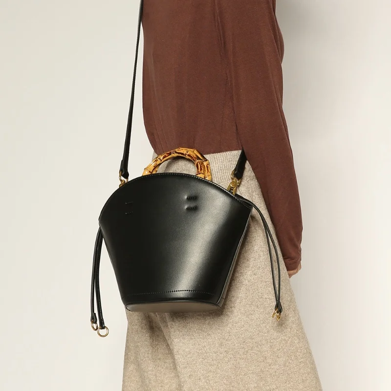 2025 PU grande capacité sac fourre-tout Vintage haut de gamme Texture bambou noeud sacs à main ventilateur conception femmes à la mode épaule