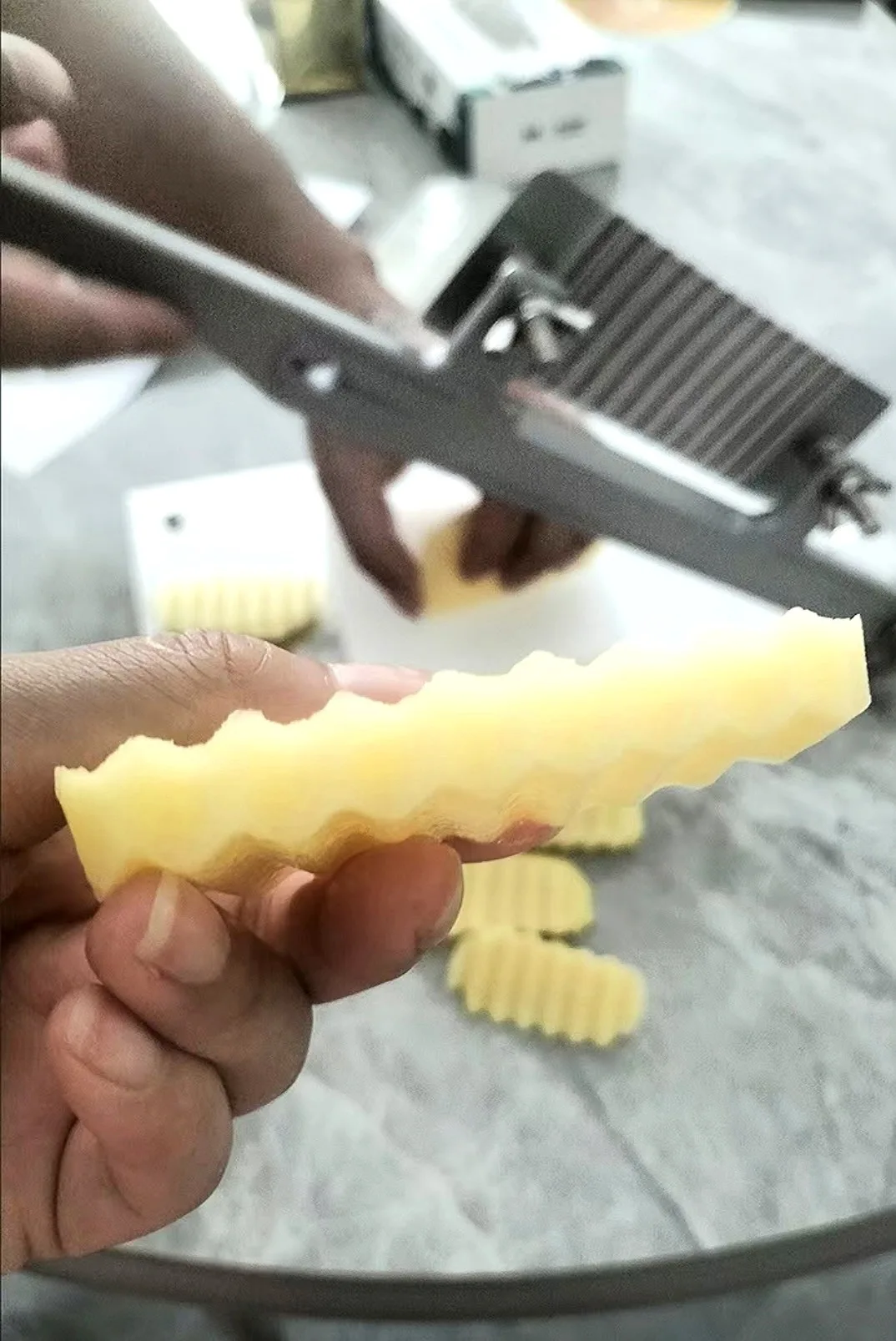 Handheld Stainless Steel Wavy Knife Potato Chip Slicer and Vegetable Chopper for Cucumbers Efficient Cutter