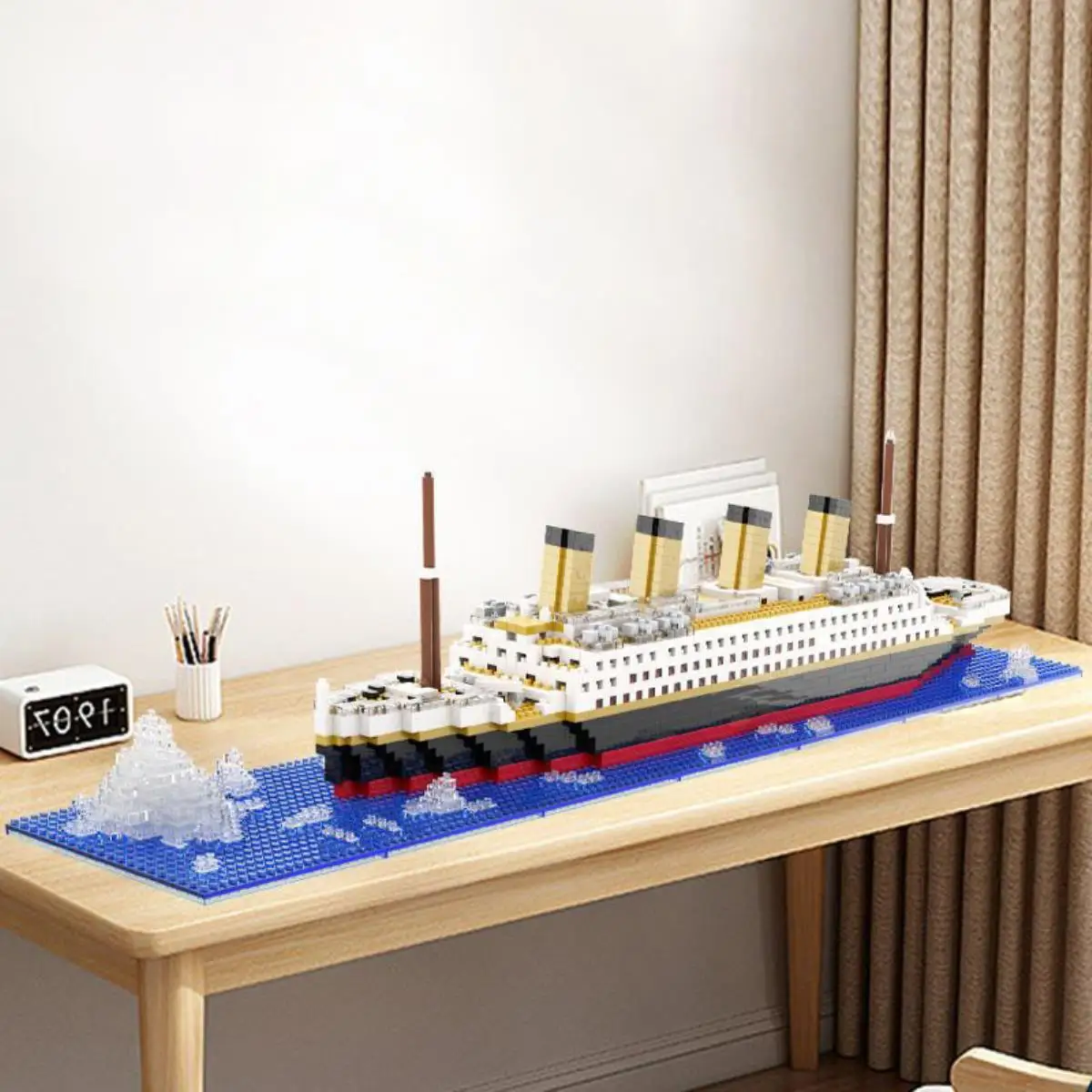 Titanic cruise ship small particle assembly building blocks male and female couples male and female gifts boutique decoration