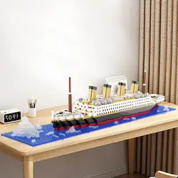 Titanic cruise ship small particle assembly building blocks male and female couples male and female gifts boutique decoration