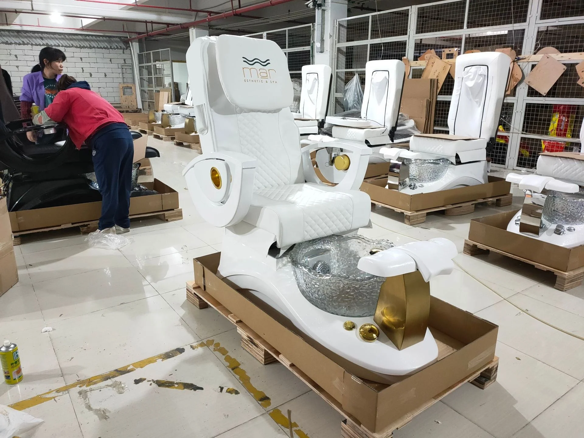 هيكل مبسط: يستخدم وحدة إم داش لتوصيل المعلومات الأساسية ("كرسي باديكير لصالونات الأظافر") مع وظائف المفاتيح ("منتجعات الصحية للقدمين وم #3