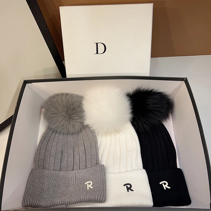 

Natural Fox Fur Pom Pom Winter Hats for Women Kids Girls Boys Wool Knitted Warm Beanies Letter R Parent child cold hat