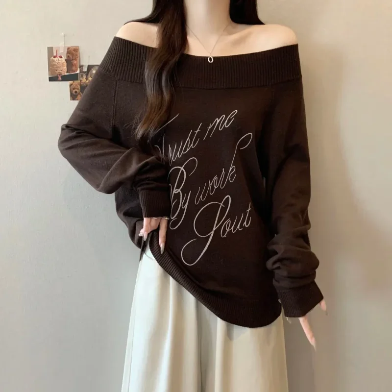 

Женская одежда, футболки с разрезом на шее и надписью, трикотажные модные с открытыми плечами, осень-зима, повседневные винтажные свободные пуловеры с длинными рукавами