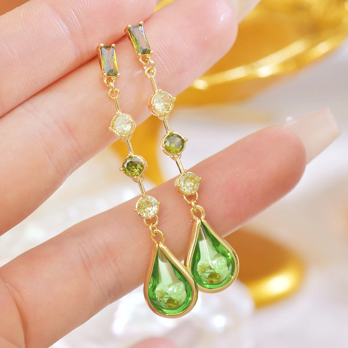 French Fashion Light Luxury Long Water Drop Shape Olive Green Gradient Design Fashionable Female Niche Tassel Earrings For Women