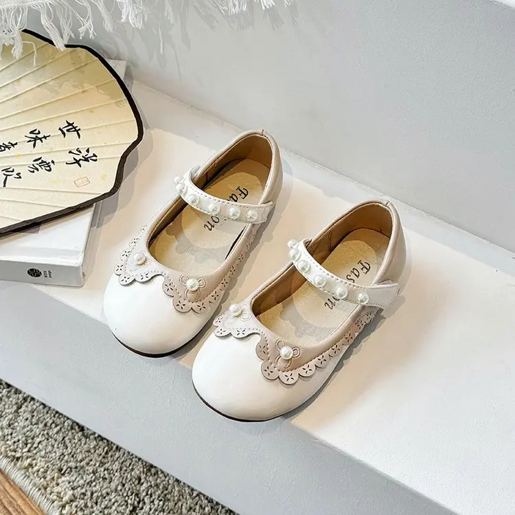 New School Girls Shoes Spring Summer Baby Girl Brightly Patent Leather Round Toe Shoes Princess Floral Bordered Mary Jane