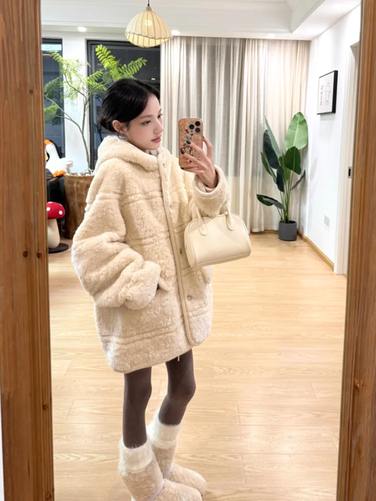 معطف نسائي شتوي جديد من فراء الخروف الأبيض من Thiened معطف دافئ من الجلد والفرو الكوري Sle للتنقل من البوليستر...