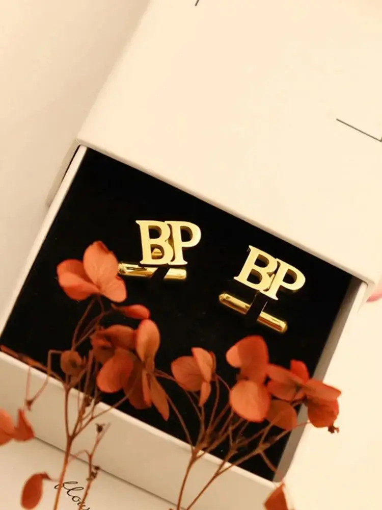 أزرار أكمام مخصصة من الفولاذ المقاوم للصدأ ، أزرار أكمام مزينة بالحروف ، مجوهرات زفاف العريس الرائعة