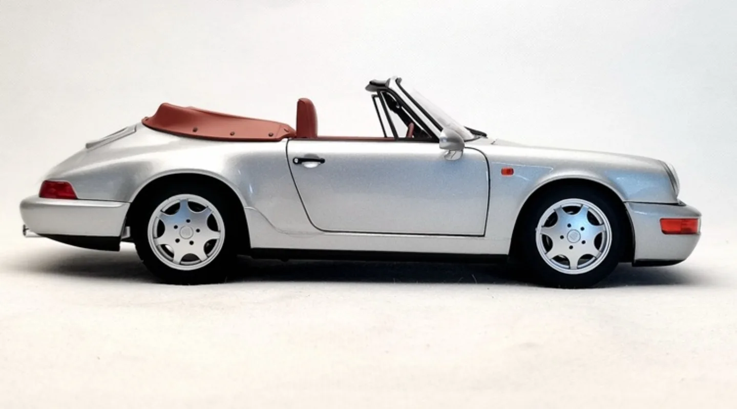 NOREV Diecast Porsche-Legierungsmodellautos im Maßstab 1:18, Porsche 911Carrera4, silberfarben, zum Spielen mit dem Geschenk, Originalverpackung mit Spielzeugautos