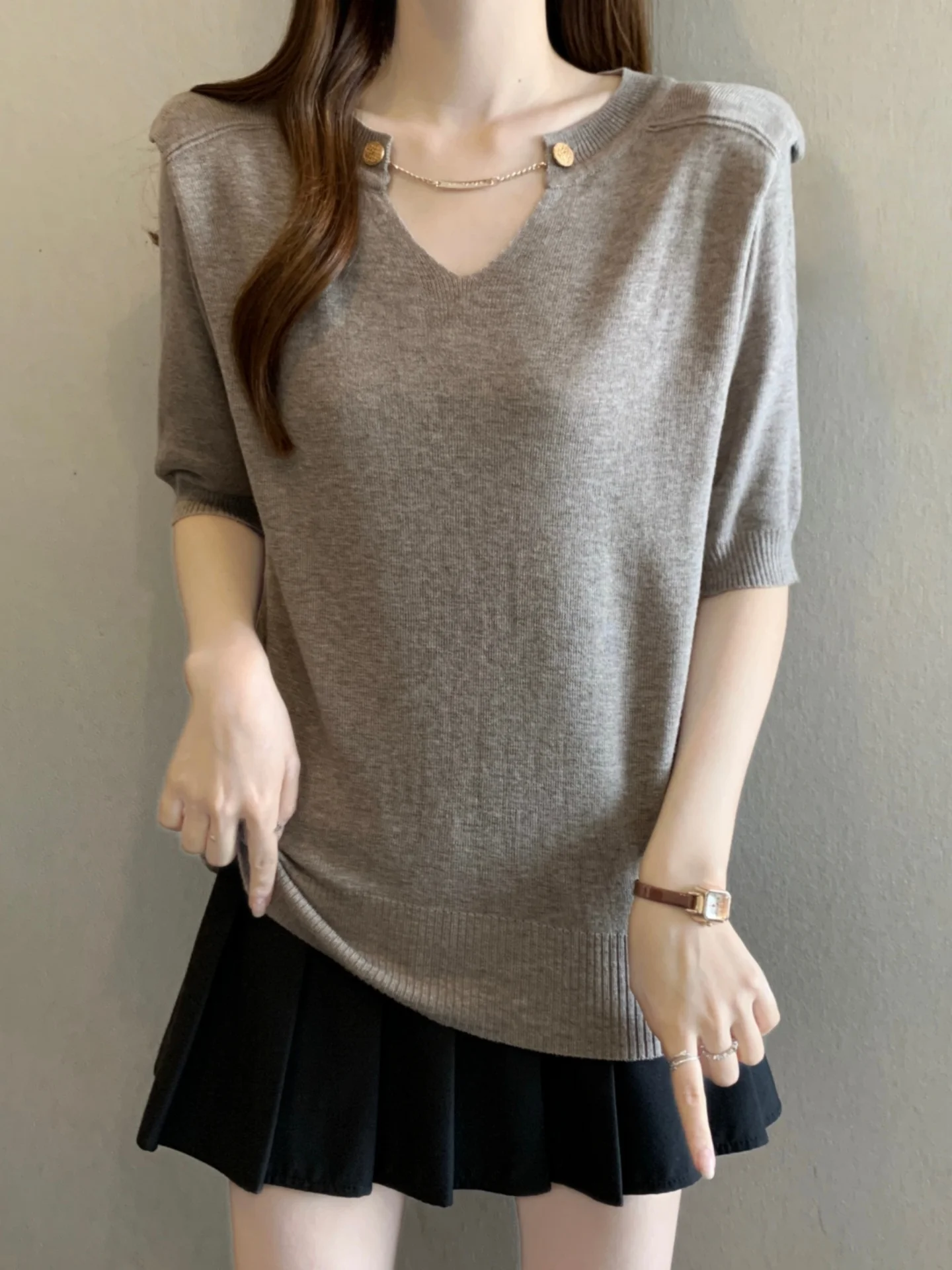 

Slimming Ice Silk T-Shirt Women's V-Neck Short Sleeve Base Shirt Half Sleeve Summer 2026 plus Size Cover Arms Comfortable Kni...