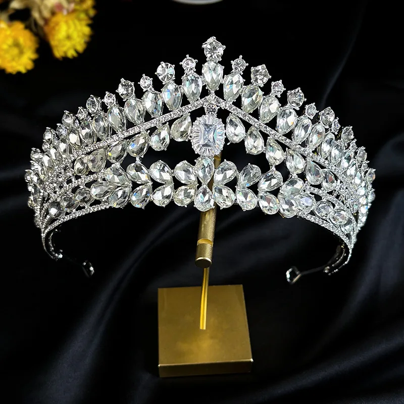 Elegant Bridal Wedding Crown Stable Lightweigth Glittering Crown Headband for Princess Party Favors Accessories