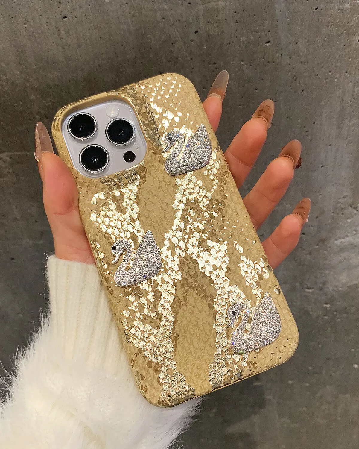 

Роскошный кожаный чехол для телефона с тисненым узором для iPhone 15 14 13 12 Pro Max Модный популярный однотонный чехол с золотыми буквами