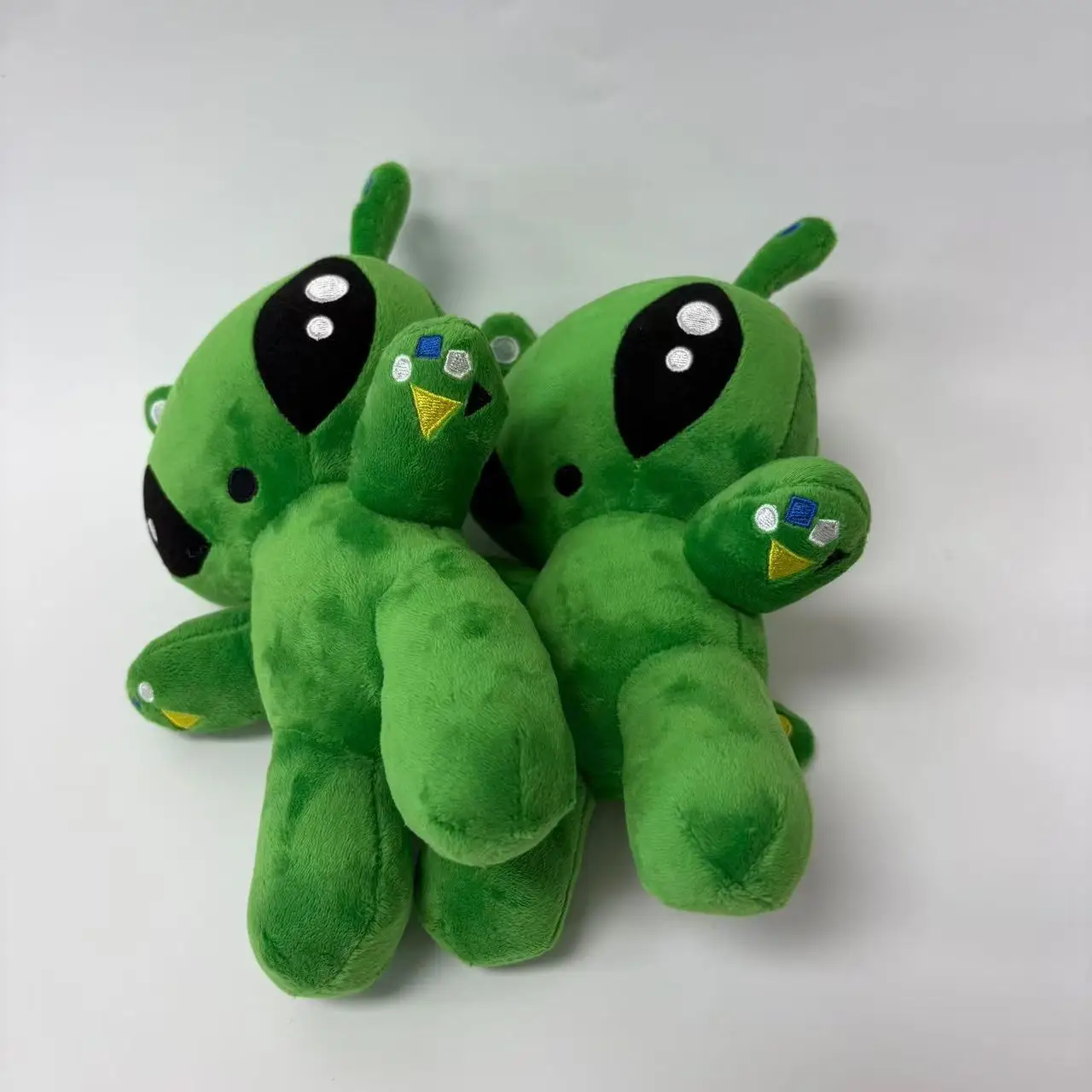 Juguete de peluche de alienígena verde de 30cm, cuerno tentáctil de Anime, monstruos alienígenos, muñeco de terror, juguetes suaves para niños y niñas, almohada de peluche, regalos para niños