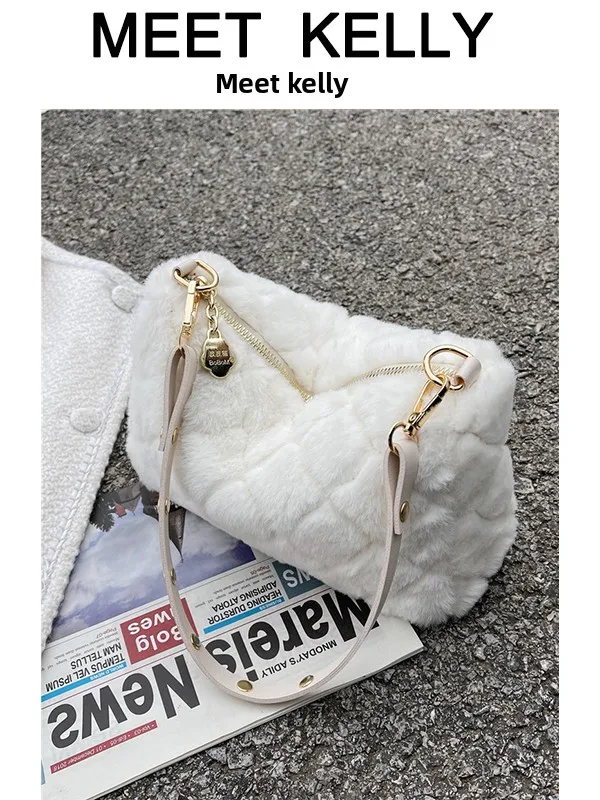 

Meet Plush Crossbody Bag Casual Versatile Armpit Shoulder Bag Fluffy Slant Bag for Young Women Zipper Closure