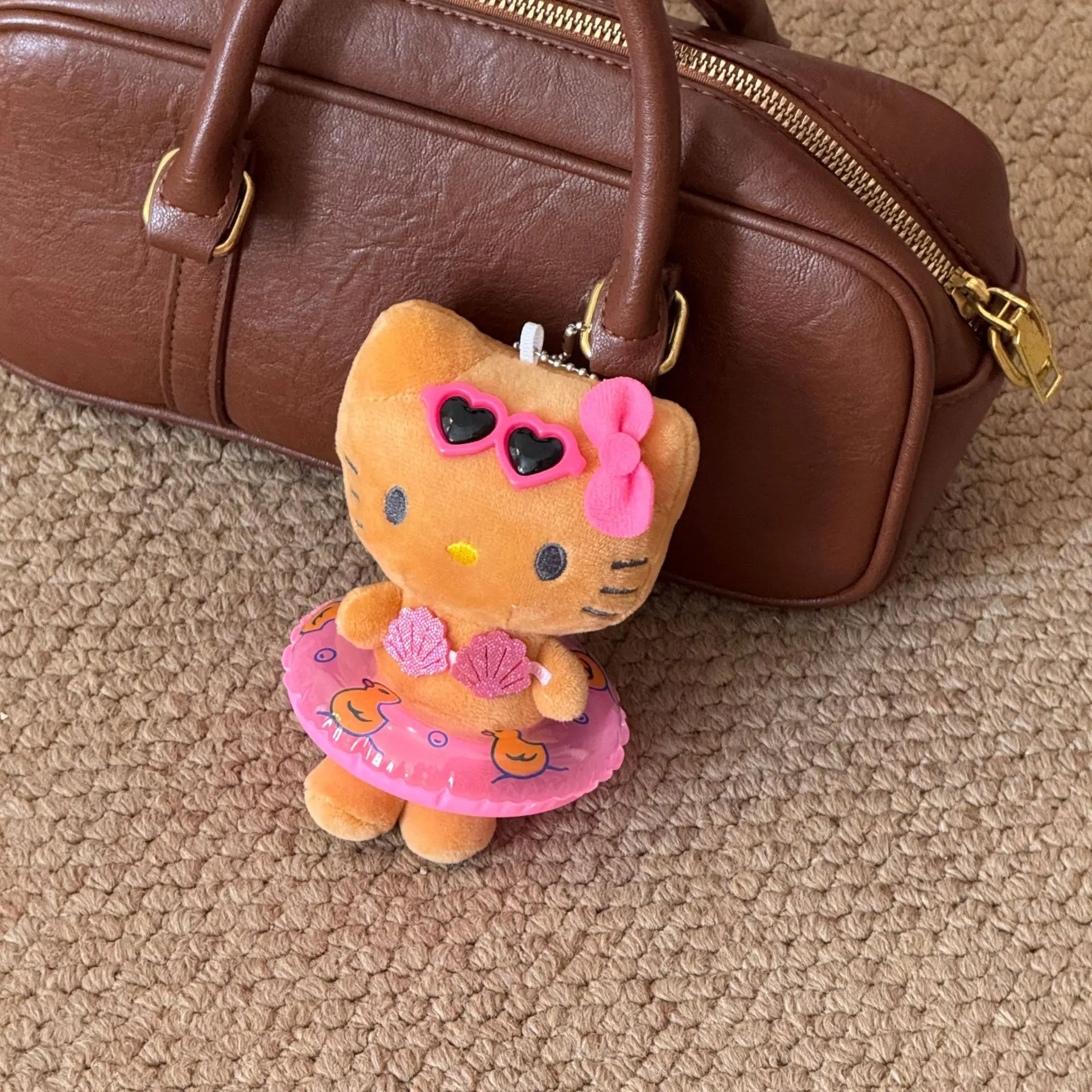 مرحبا كيتي السباحة الدائري أفخم قلادة دمية أنيمي Kt القط لطيف هاواي نمط قلادة ظهره الديكور فتاة هدية