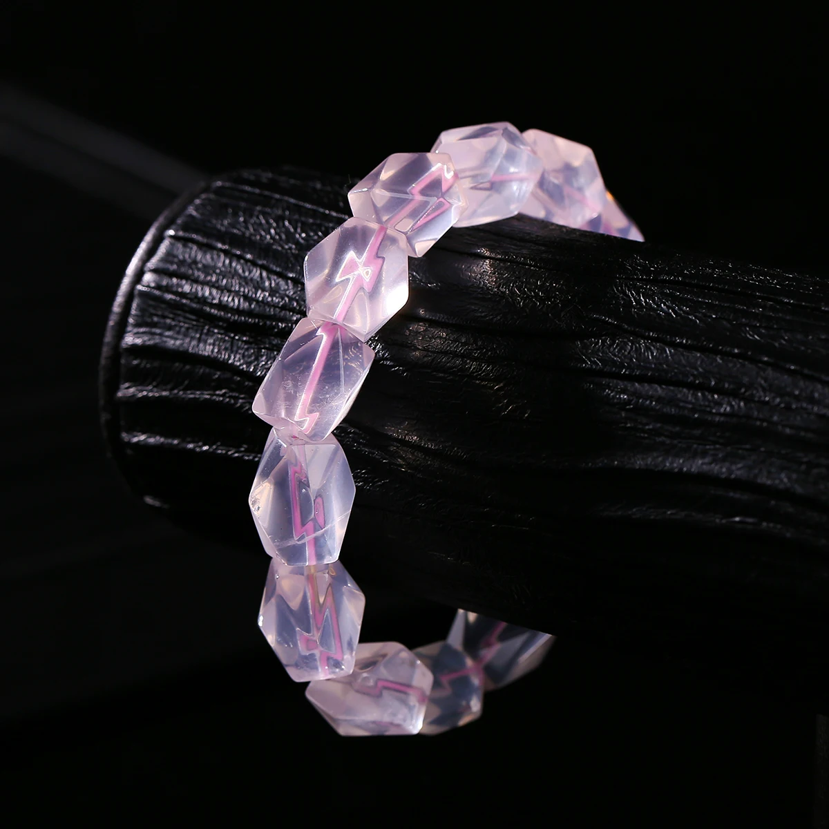 الحجر الطبيعي الوردي الكوارتز غير النظامية حبة سوار موضة مطاطا سوار المرأة الحلو الرومانسية العقل شفاء يوغو مجوهرات هدية