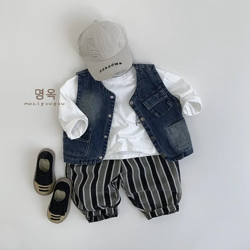 Versatile Black and White Long Sleeved T-shirt for Boys and Girls Autumn New Item Children's Treasure Letter Printed Casual Top