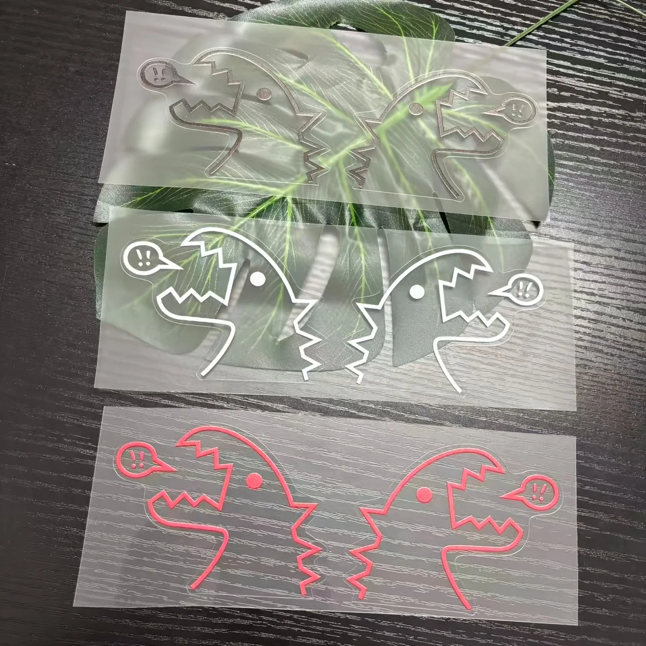 

Набор из 2 милых наклеек с динозаврами – водонепроницаемые виниловые наклейки для украшения автомобильных окон и ноутбуков