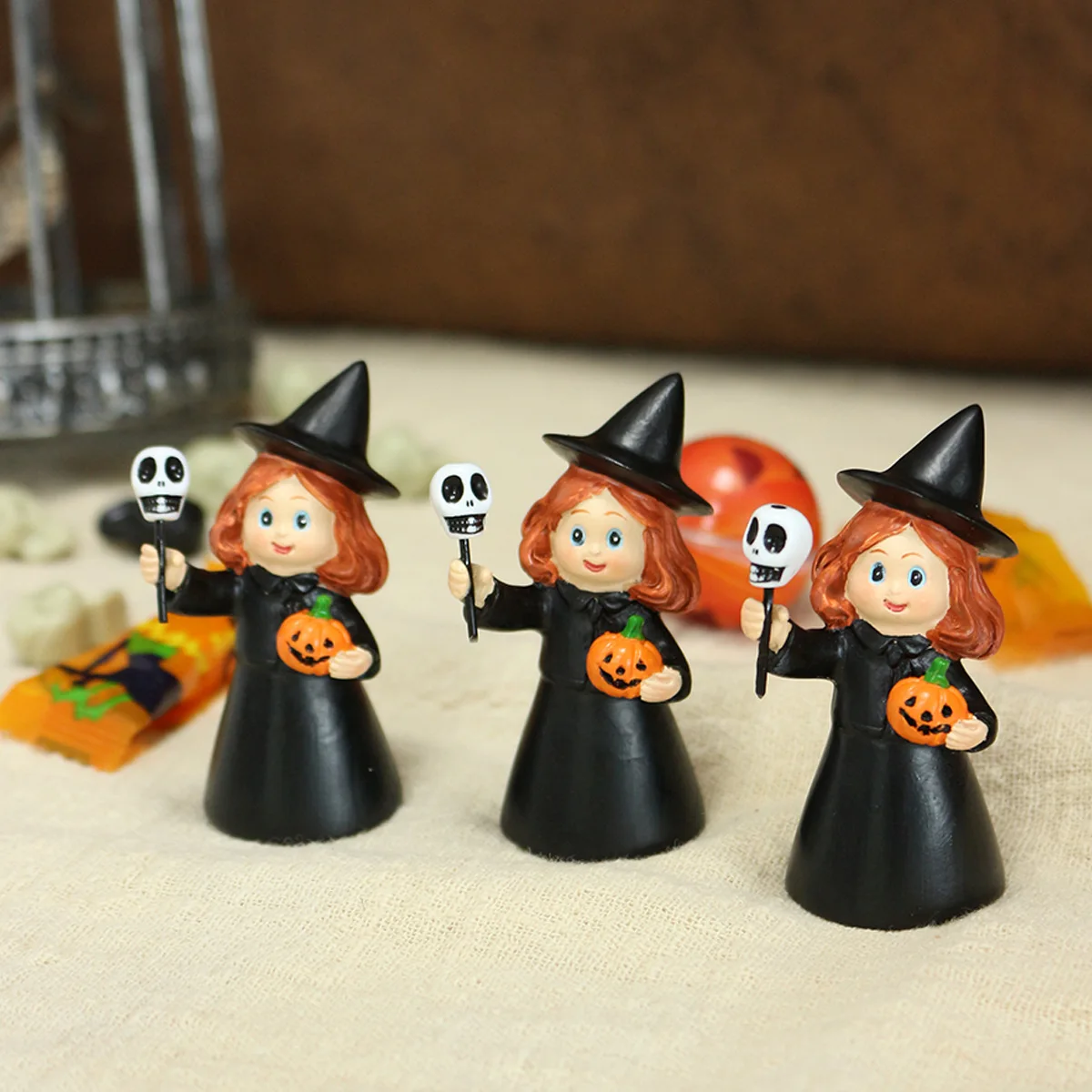 

Witch Holding Skull Statue - Gothic Handmade Resin Decor, Spooky Party Props for Home & Garden