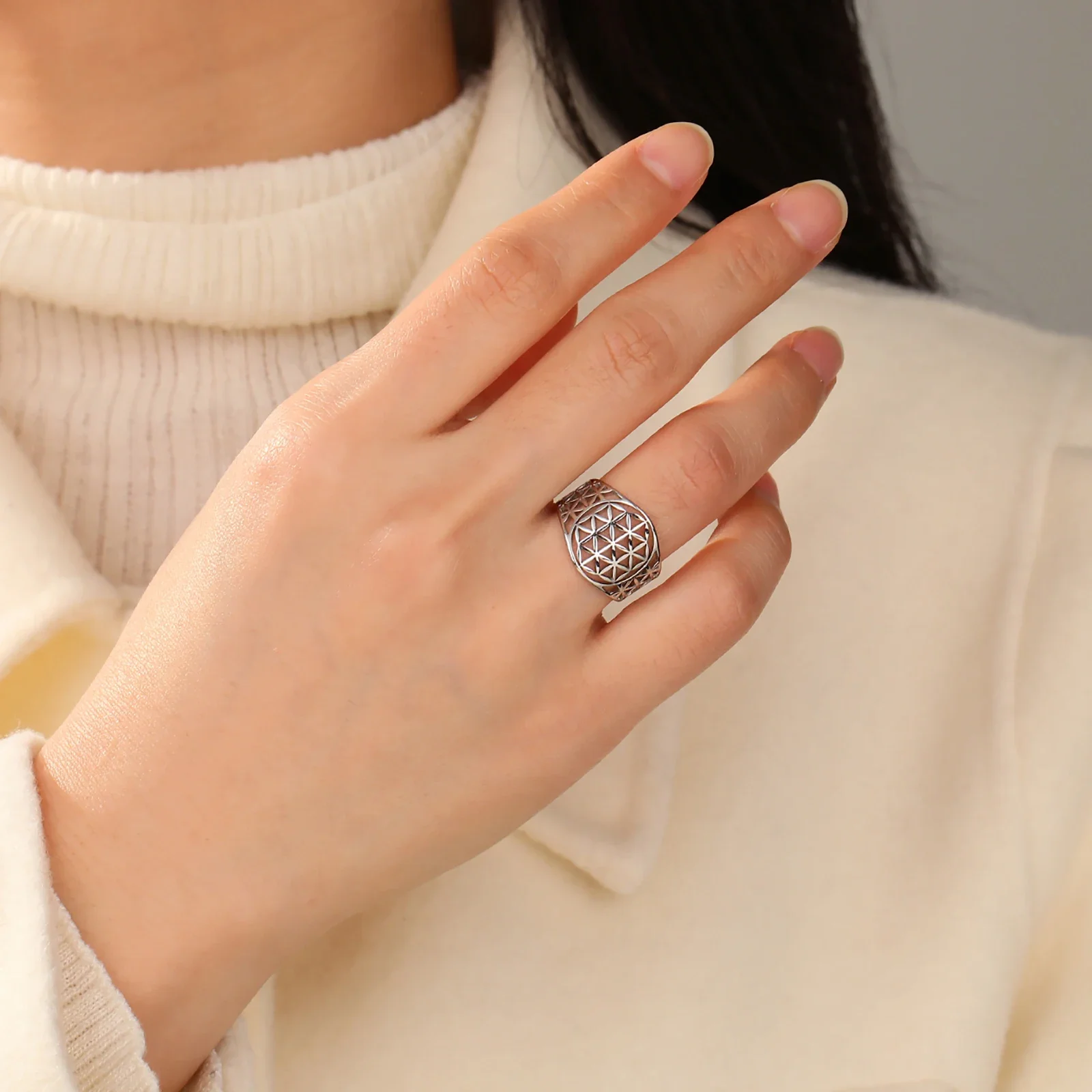 Image 7: Skyrim – bagues élégantes fleur de vie pour femmes, Vintage, en acier inoxydable, couleur or, géométrie sacrée, vente en gros, cadeau d'anniversaire