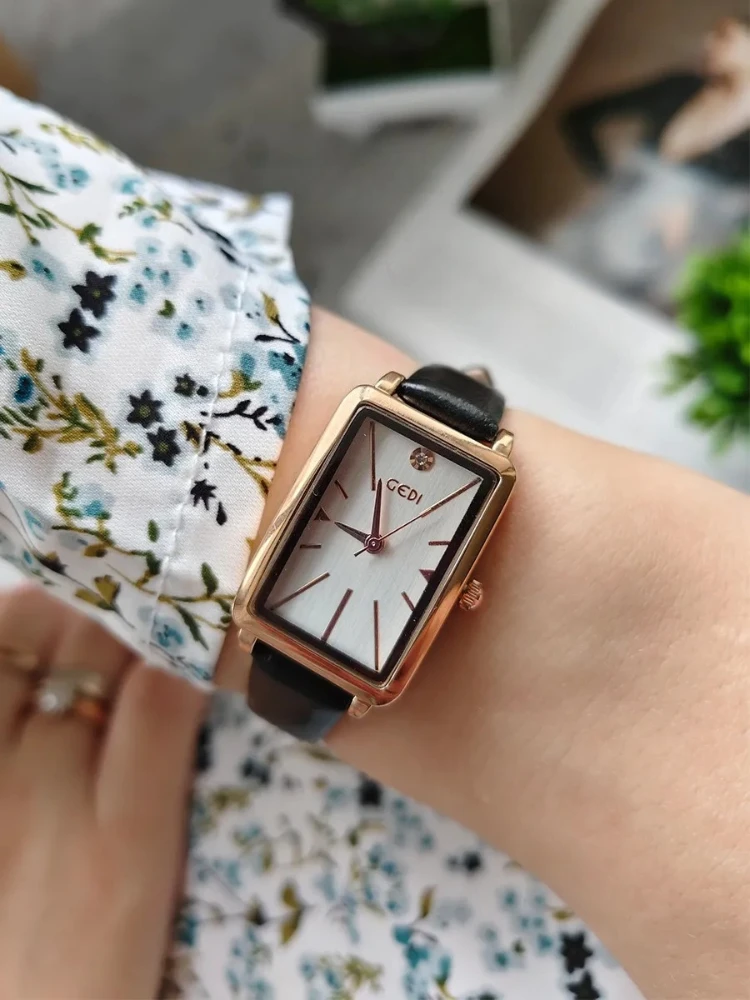 

2025 Vintage Women's Quartz Watch Square Exquisite Clock Black Leather Waterproof Strap Casual Ladies Watch