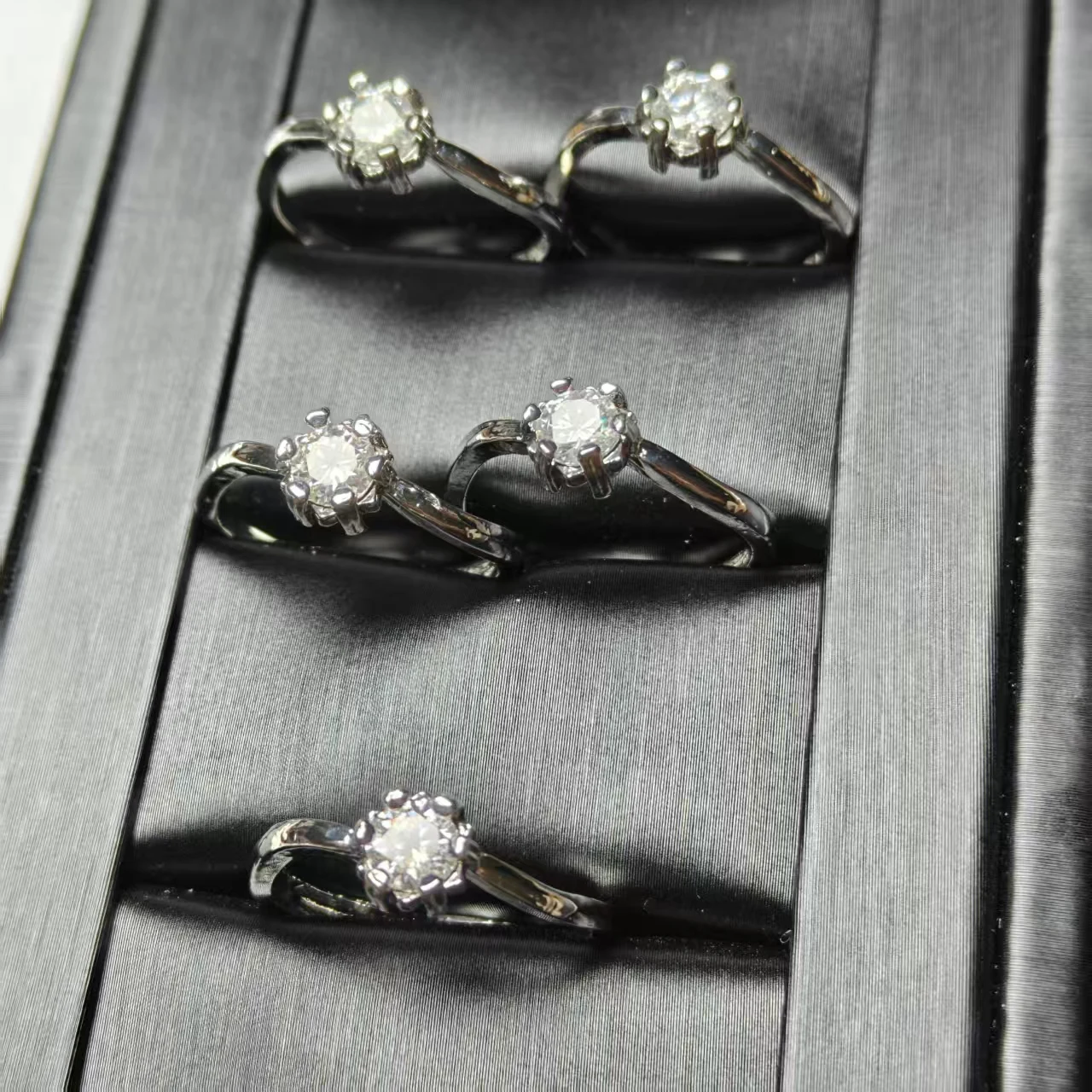 Großhandel Laborgezüchtete Weiße Diamantperlen Weißer Kupferring Trendiges Vielseitiges Einfaches und Modisches Damen-Live-Ring-Geschenk – Detail 5