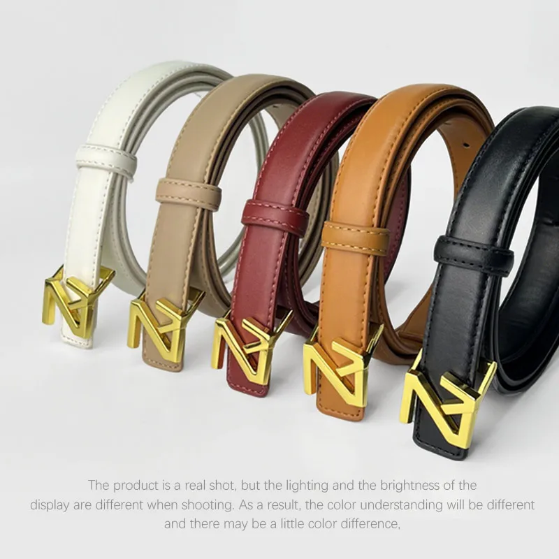 Ladies' belts are equipped with gold buttons, and fashionable and elegant belts are suitable for matching jeans and casual cloth