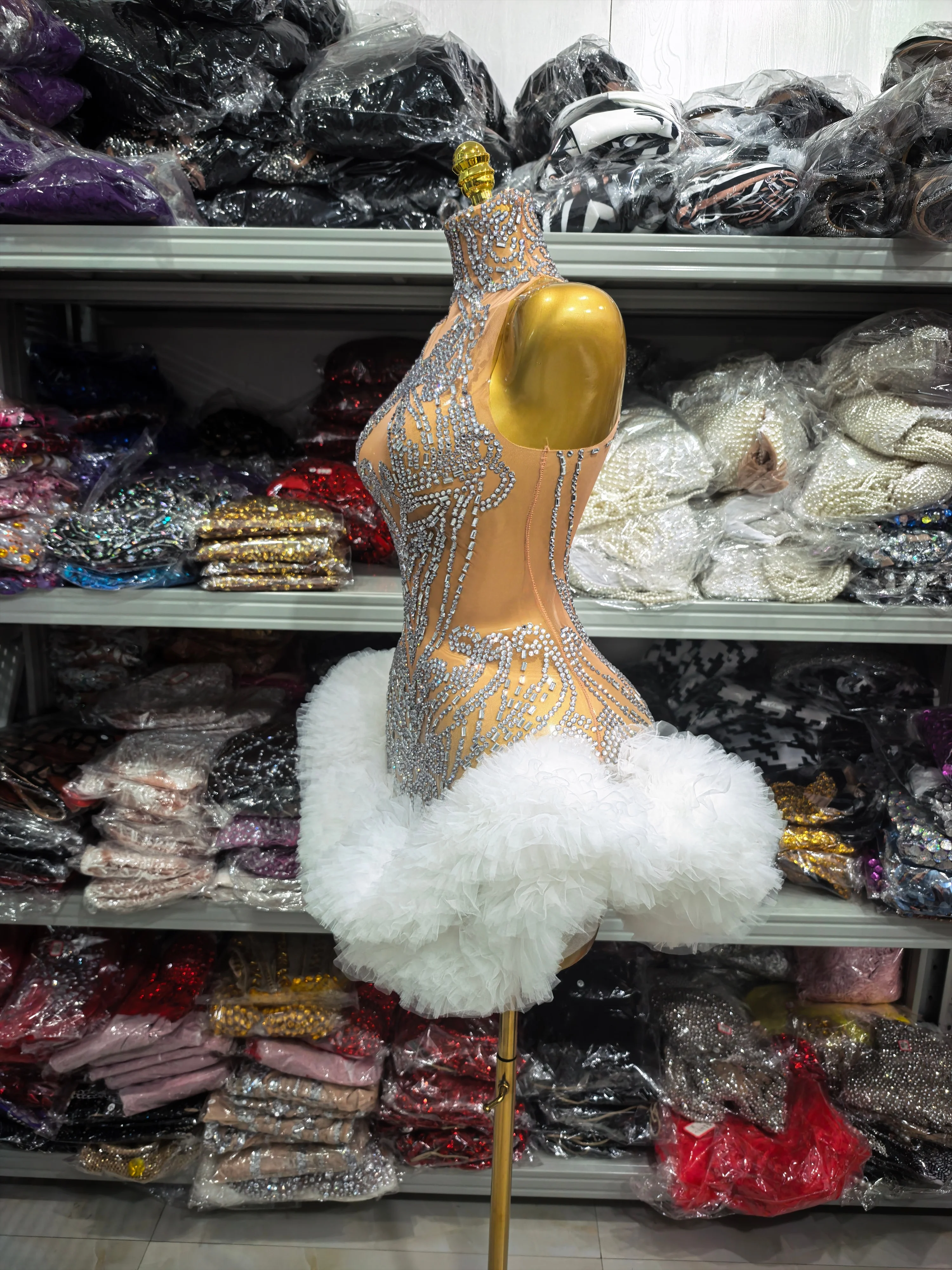 Sukienka mini bodycon z odkrytymi ramionami, z siateczki, prześwitująca, idealna na imprezę w klubie nocnym, barze, dla piosenkarki, na występ lub uroczystość.