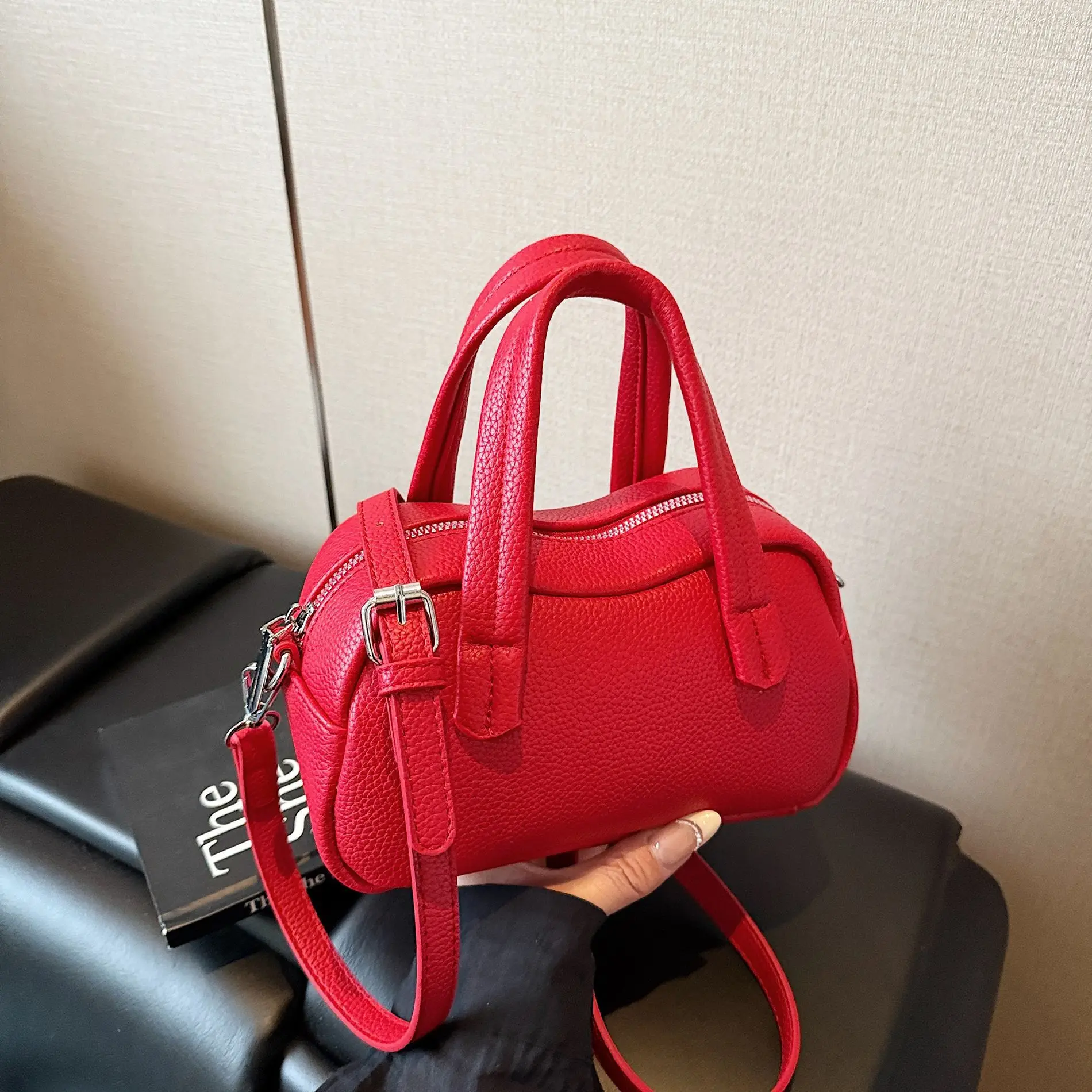 

‌ Элегантная женская сумка через плечо — стильная сумка через плечо с минималистичным дизайном, легкая пригородная сумка для работы и путешествий