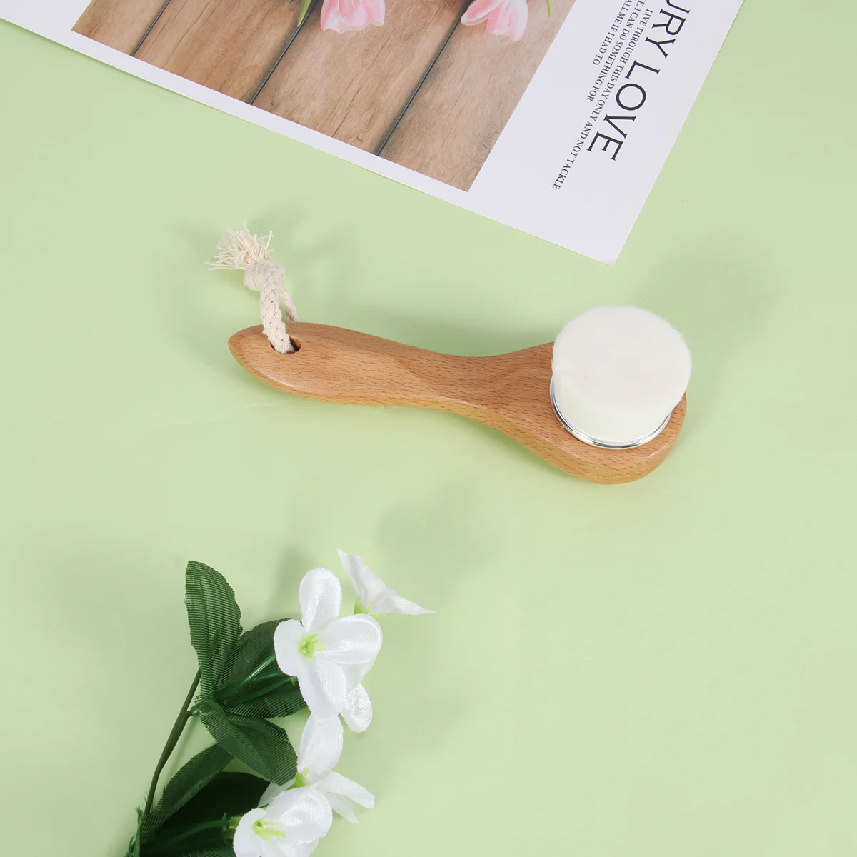 

1Pcs Facial Cleansing Brush White Fiber Wooden Long Handle Deep Pore Cleaning Exfoliating Tool Face Cleaning Brush for All Skin