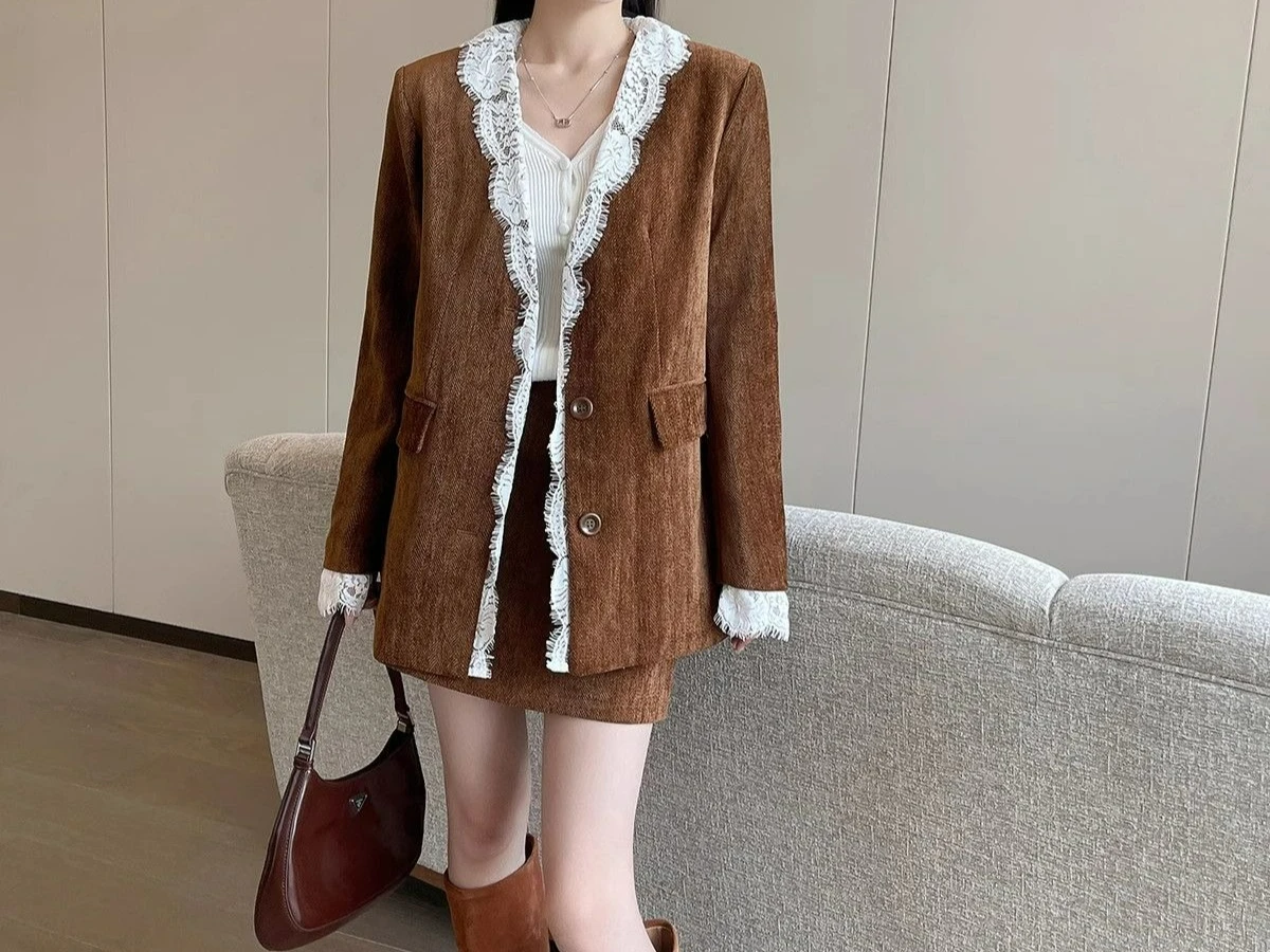 เสื้อสูทสไตล์ลำลองแบบใหม่สำหรับฤดูใบไม้ผลิและฤดูใบไม้ร่วง ปี 2025 ดีไซน์หลวม ตกแต่งด้วยผ้าลูกไม้