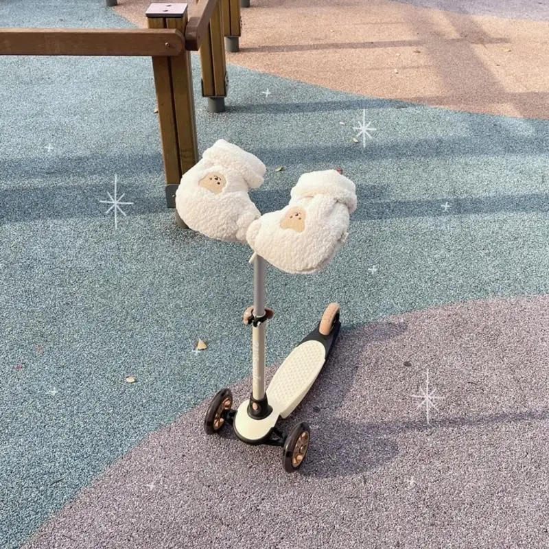 

Lovely Baby Bike Hand Muff Plush Kids Scooter Gloves with Lovely Bear Pattern Windproof Gloves for Small Boys Girls