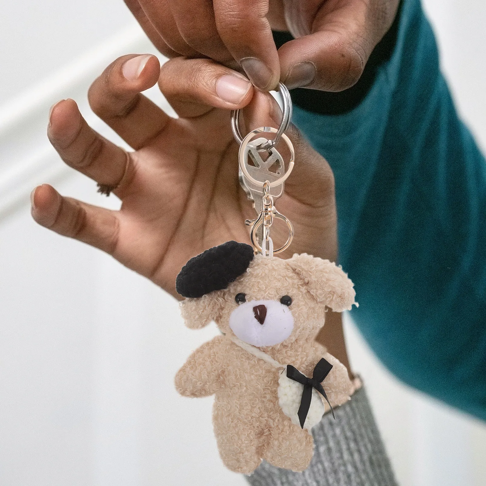 

Набор из 2 брелоков-подвесок для ключей: мягкие плюшевые игрушки-животные для сумок и рюкзаков, милый аксессуар, подарок для женщин и девочек