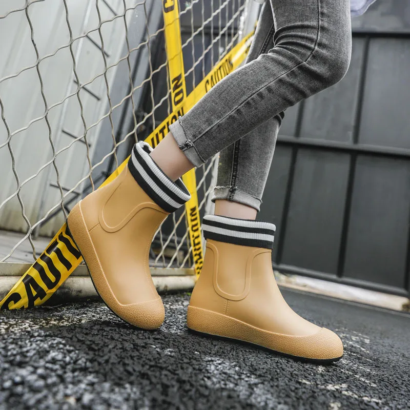 Deslizamento em sapatos de chuva para mulheres botas de tornozelo moda ao ar livre antiderrapante plataforma botas de chuva jardim galochas mulher trabalho botas de borracha