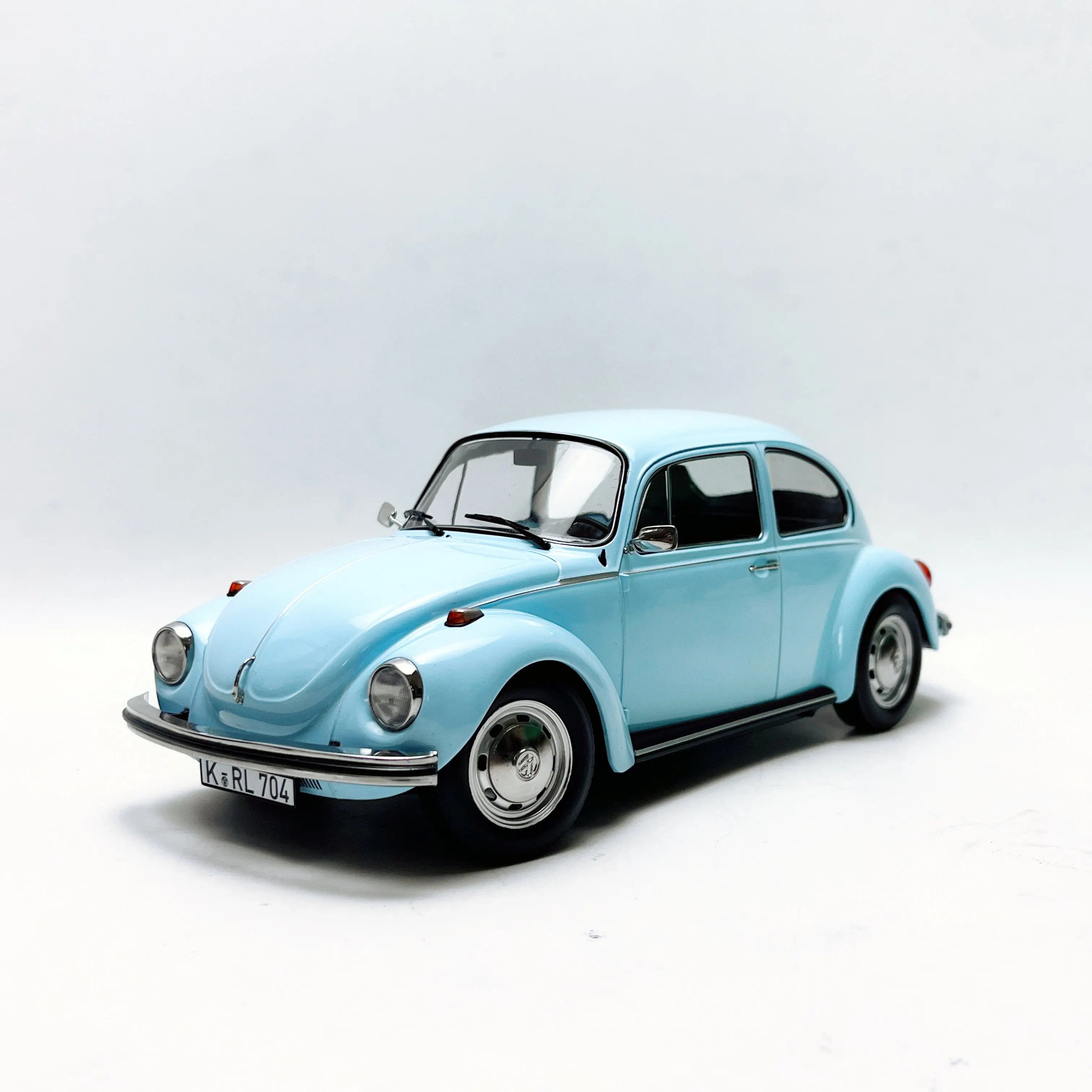 

Модель автомобиля Norev 1/18, литая под давлением, VW 1303 Beetle Blue Hardtop, из сплава