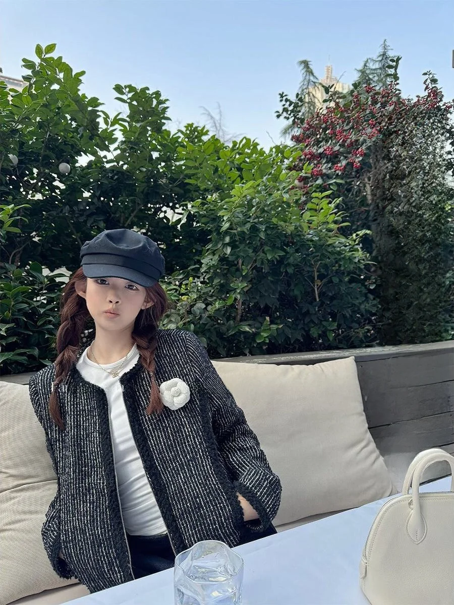 

Faionable Bla White Knitted Color Blo Classic Long Sve Women's Jaet Fraance Sle Outerwear Spring Season Polyes...