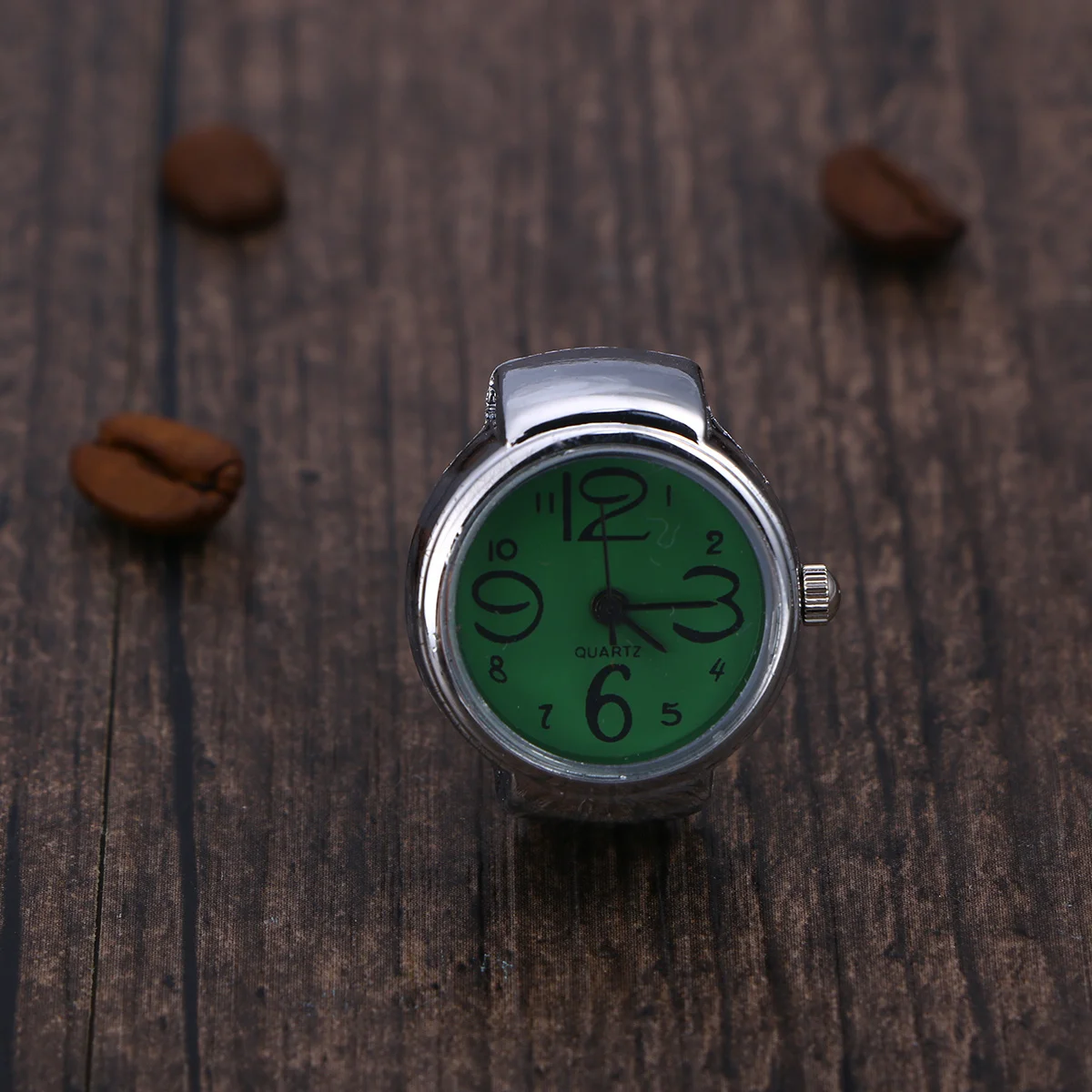 ساعة إصبع مرنة من الفولاذ المقاوم للصدأ بحلقة عصرية للرجال والنساء للجنسين كوارتز مجوهرات معصم باللون الأخضر
