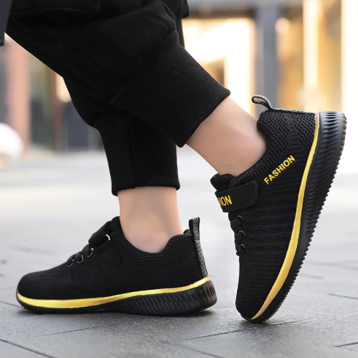 Kinder-Sneaker für Jungen und Mädchen, atmungsaktive Mesh-Laufschuhe, leichte, weiche Sohle, rutschfeste Kindersportschuhe für Schule und Outdoor-Aktivitäten. – Detail 1
