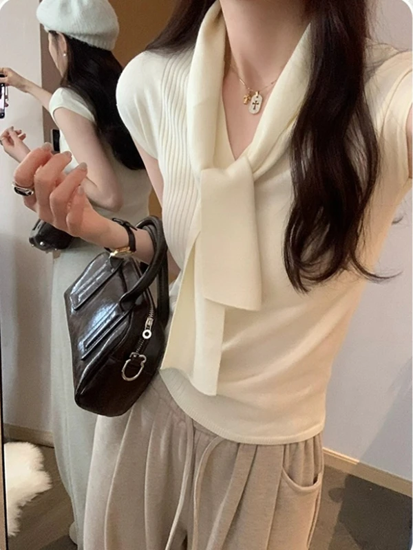 Koreański sweter z dekoltem w serek, dzianinowy, damski, wiosenno-letni, nowy, elegancki, słodki, odmładzający, bazowy top.