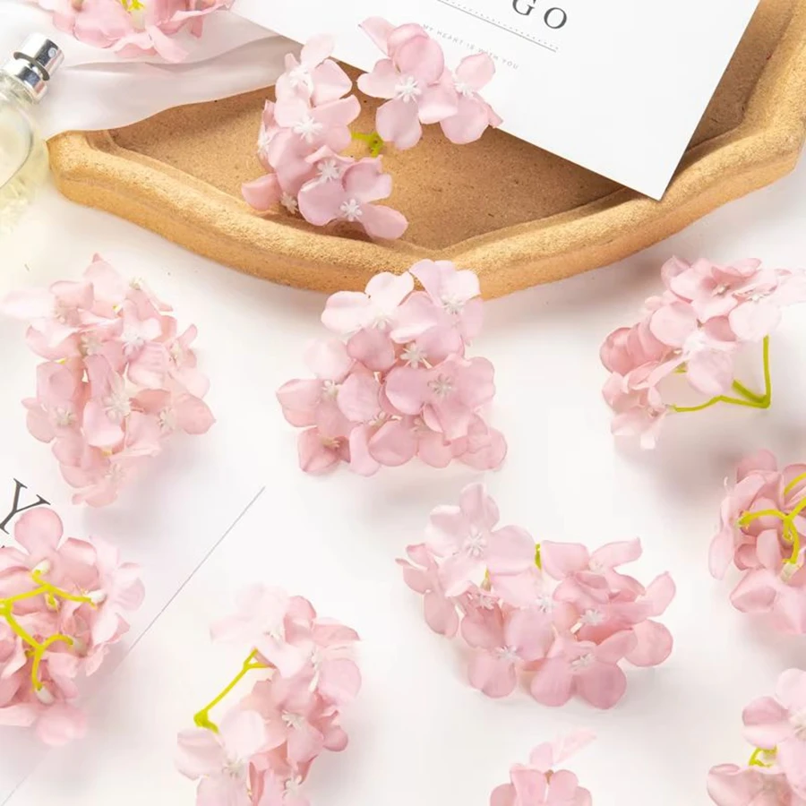 50 Stück Künstliche Blumen für Hochzeit, Garten, Heimdekoration, Tischdeko, Valentinstag-Girlande, Bastelbedarf, Seiden-Hortensien