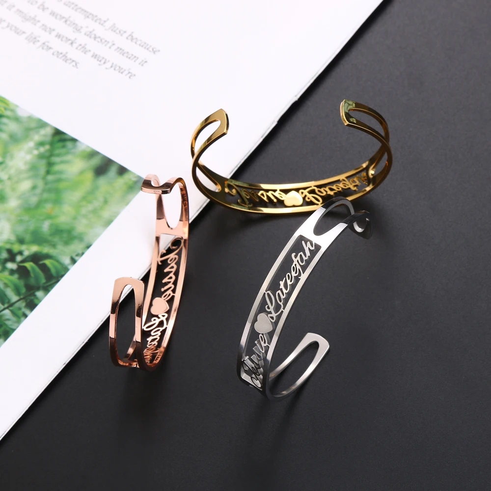 2023 New Stainless Steel Hallow Name Cuff Open Bangle Gold Plated Engraving Name Heart Charm Couple Jewelry Gifts