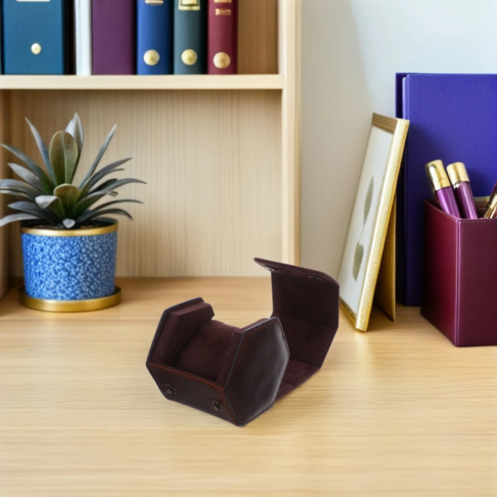 

Single Watch Storage Case Retro Hexagonal Shape Shock-Resistant Travel Jewelry Organizer for Men Watch Roll Travel Box