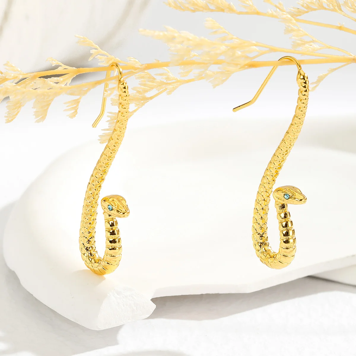 A Pair of Fashionable and Creative Personalized Snake-shaped Earrings, Exaggerated Zodiac Snake Earrings