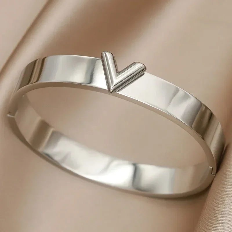 Stainless Steel Metal Letter V Bangles&bracelets for Women Fashion Brand Jewelry Contrast Color Bangles Accessories