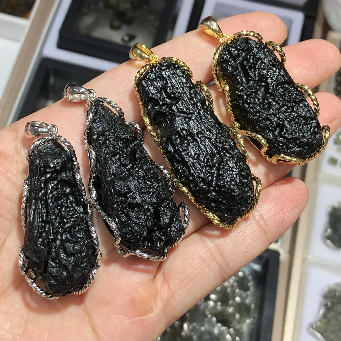 

1 Pc Natural Raw Australasian Tektite Pendant Stainless Steel Irregular Shape Reiki Healing Stone Fashion Jewelry Gift For Men